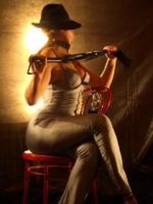 Wien;Diva Salsarena;Klassische Massage;Dominante Massage;Bizarrmassage;Fesselmassage