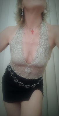 Wien;Elly;Klassische Massage;Sinnliche Massage;Erotische Massage;Tantramassage;Wellness-Massage;l-Massage;Body-to-Body-Massage;Prostatamassage