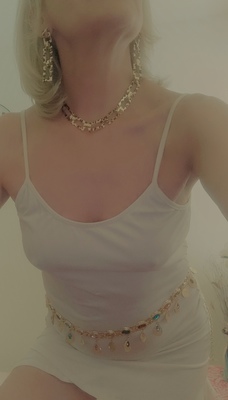 Wien;Elly;Klassische Massage;Sinnliche Massage;Erotische Massage;Tantramassage;Wellness-Massage;l-Massage;Body-to-Body-Massage;Prostatamassage